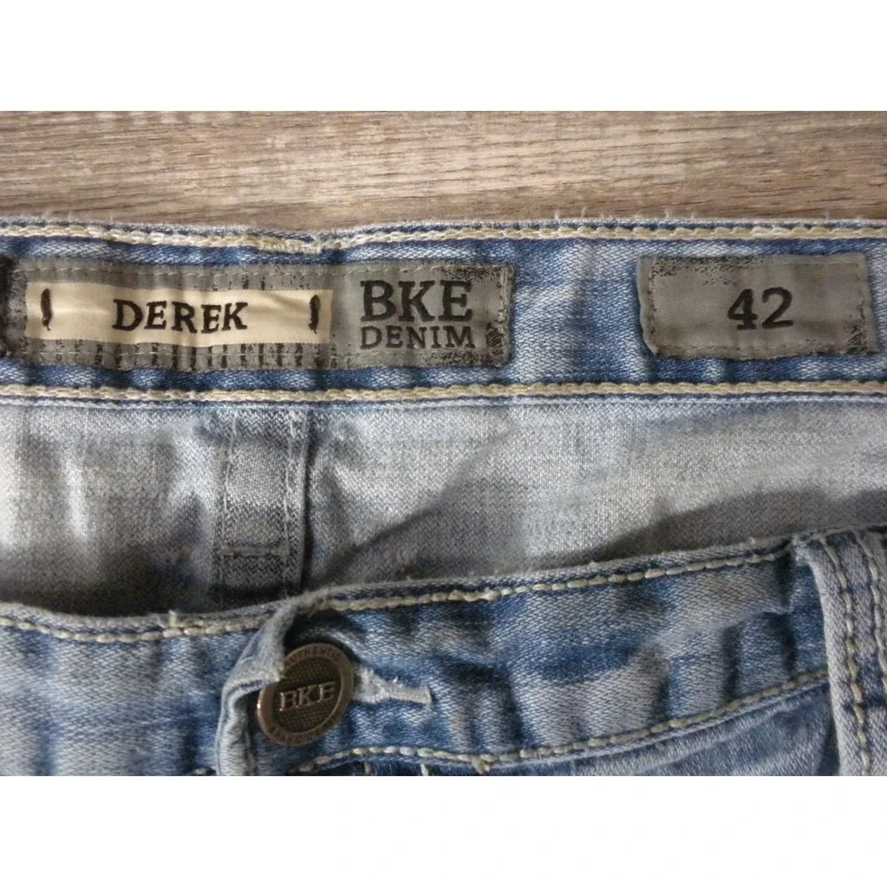 BKE Derek Jean Shorts Mens 42 Blue Denim Distressed Light Wash Relaxed Grunge
